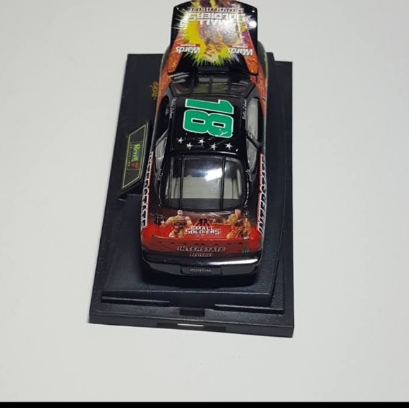 Revell Small Soldier #18 Bobby Labonte Pontiac Grand Prix Diecast Replica Car - Picture 2 of 5